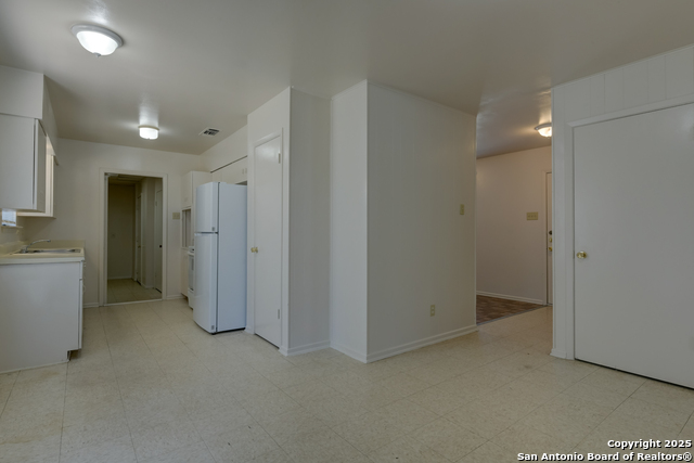 Image 4 of 22 For 410 Maple