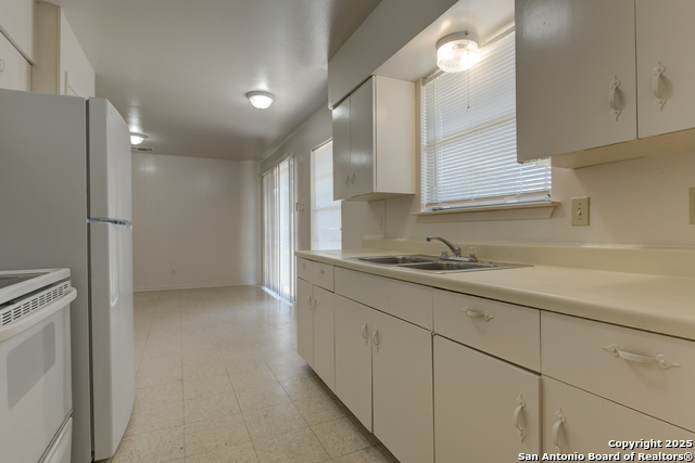 Image 8 of 22 For 410 Maple