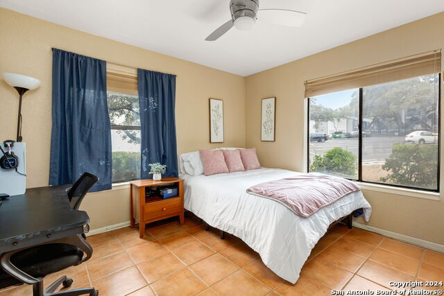 Listing photo id 9 for 11520 Huebner Rd  102