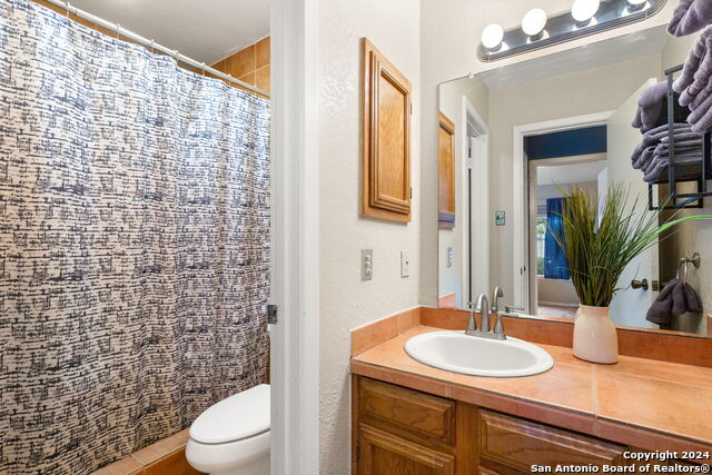 Listing photo id 10 for 11520 Huebner Rd  102