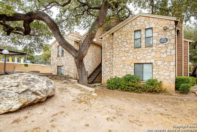Listing photo id 13 for 11520 Huebner Rd  102