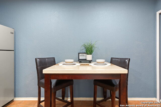 Listing photo id 5 for 11520 Huebner Rd  102