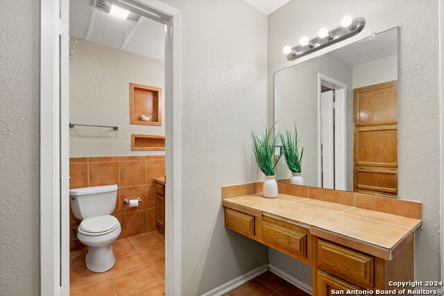 Listing photo id 6 for 11520 Huebner Rd  102