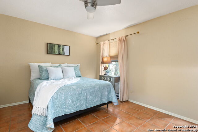 Listing photo id 7 for 11520 Huebner Rd  102