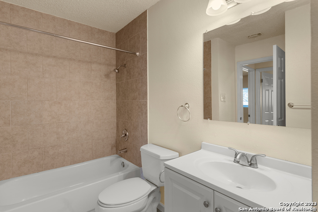 Listing photo id 8 for 4107 Sunrise Glade Dr