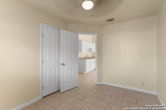Listing photo id 10 for 4107 Sunrise Glade Dr