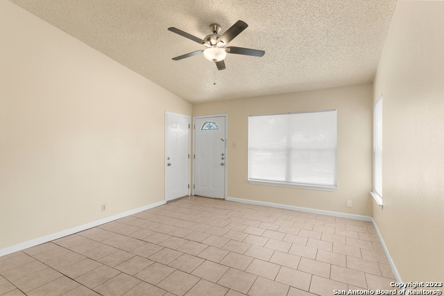 Listing photo id 12 for 4107 Sunrise Glade Dr