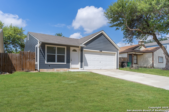Listing photo id 0 for 4107 Sunrise Glade Dr