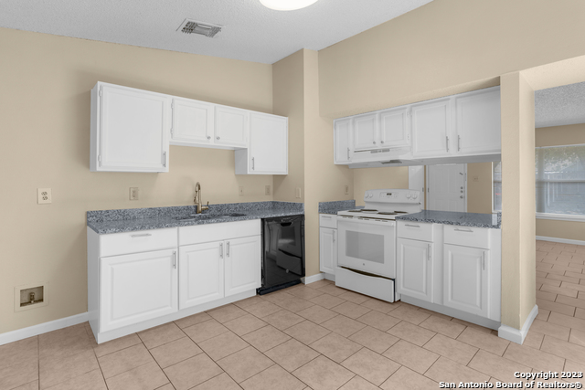Listing photo id 1 for 4107 Sunrise Glade Dr