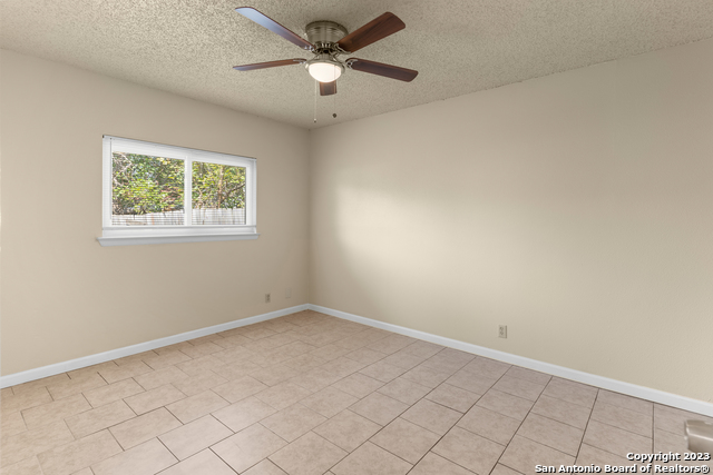 Listing photo id 6 for 4107 Sunrise Glade Dr