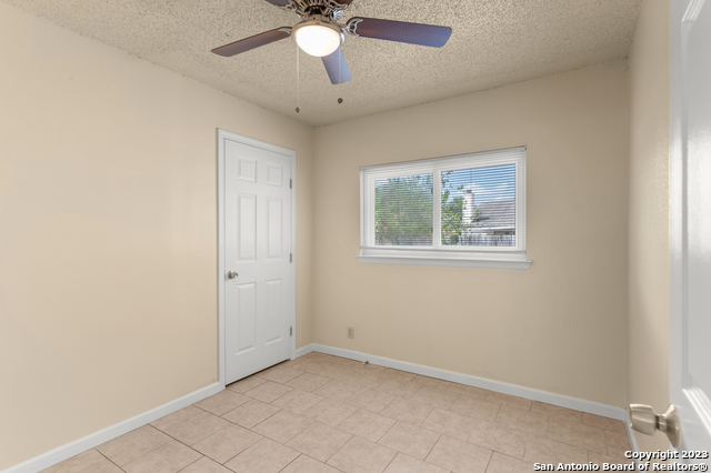 Listing photo id 7 for 4107 Sunrise Glade Dr