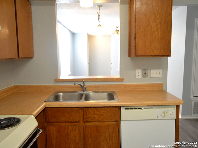 Image 6 of 13 For 8911 Fall River
