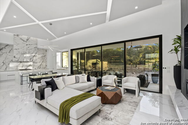 Listing photo id 11 for 23611 Messina Cyn