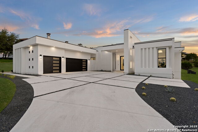 Listing photo id 0 for 23611 Messina Cyn