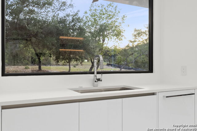 Listing photo id 21 for 23611 Messina Cyn