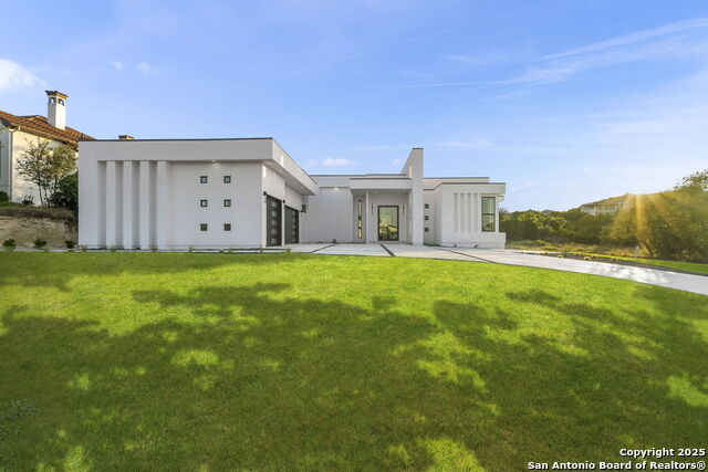 Listing photo id 3 for 23611 Messina Cyn