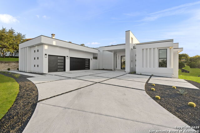 Listing photo id 5 for 23611 Messina Cyn