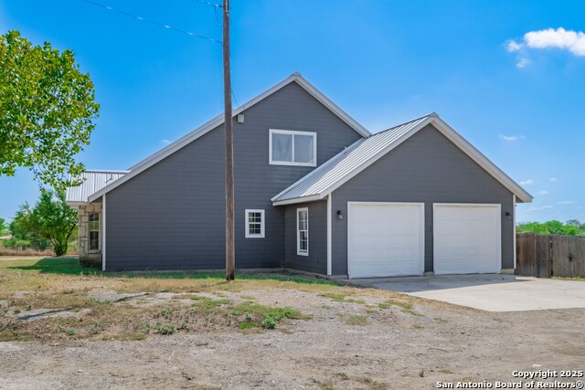 Image 5 of 68 For 901 Kunde Rd