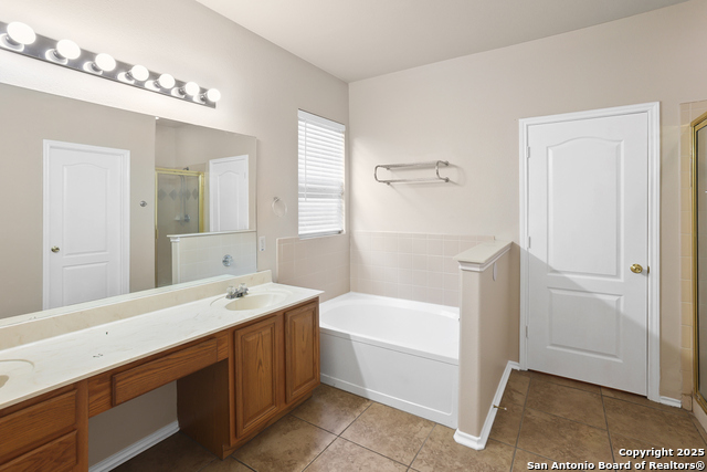 Image 16 of 32 For 23623 Persian Hollow