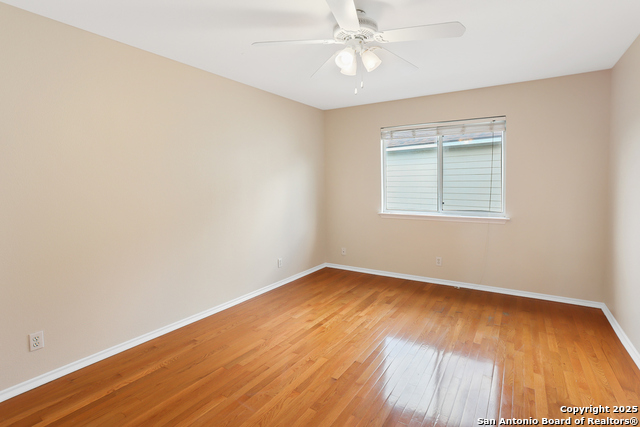 Image 26 of 32 For 23623 Persian Hollow