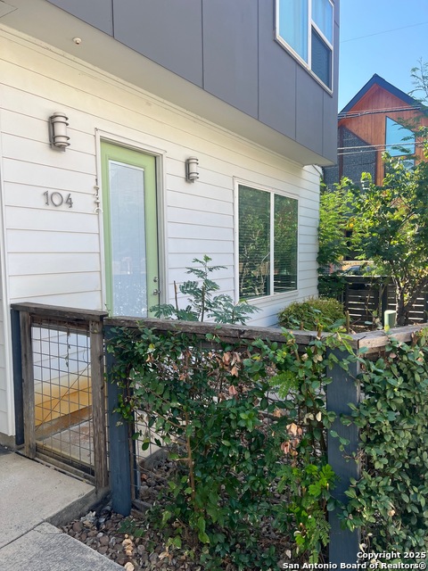 Listing photo id 1 for 236 Cevallos E Unit