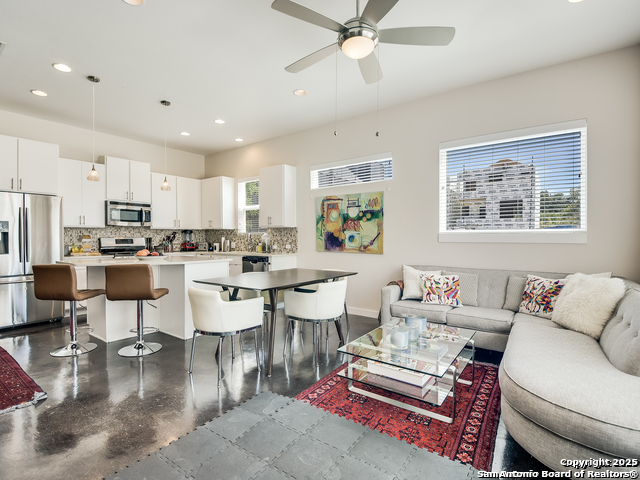 Listing photo id 2 for 236 Cevallos E Unit