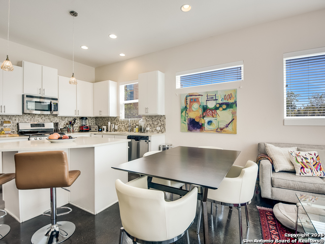 Listing photo id 4 for 236 Cevallos E Unit
