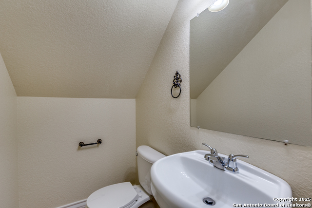 Image 19 of 29 For 807 Heinen  