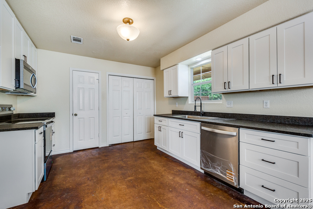 Image 3 of 29 For 807 Heinen  