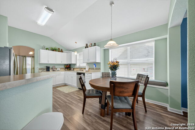 Listing photo id 11 for 7914 Brinson Court