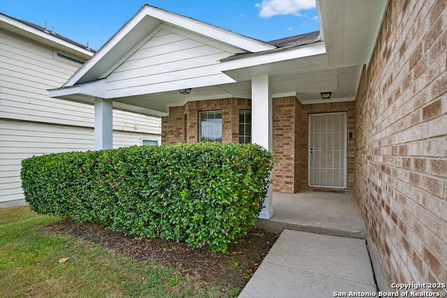 Listing photo id 1 for 7914 Brinson Court