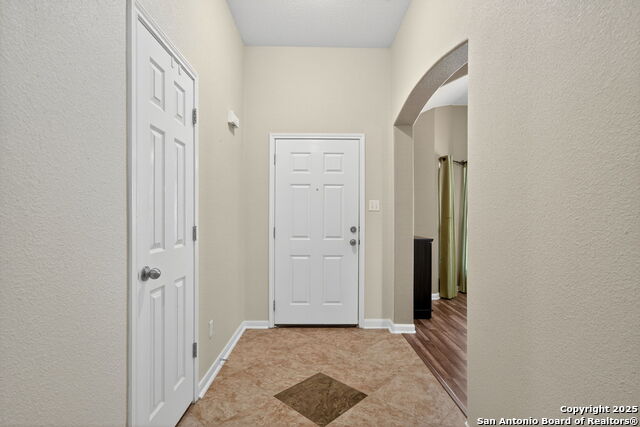 Listing photo id 2 for 7914 Brinson Court