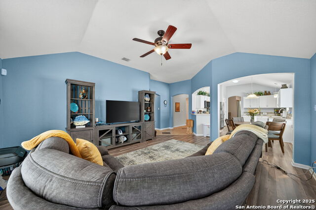 Listing photo id 5 for 7914 Brinson Court