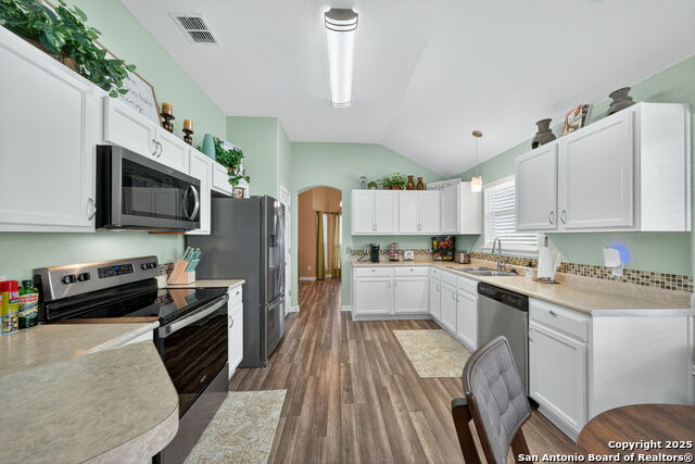 Listing photo id 7 for 7914 Brinson Court