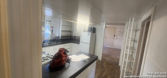 Listing photo id 5 for 112 Morey  