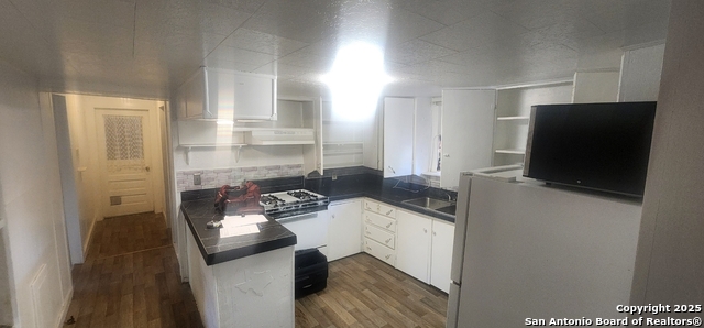 Listing photo id 6 for 112 Morey  