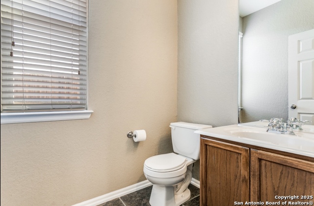 Listing photo id 8 for 2559 Grayson 2559