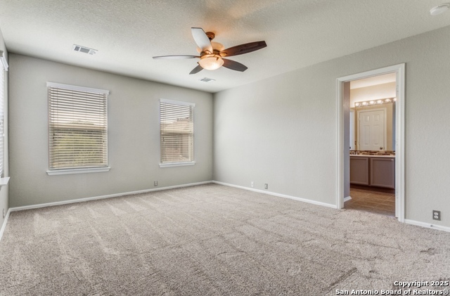 Listing photo id 12 for 2559 Grayson 2559