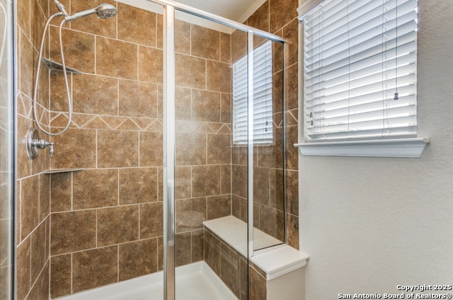 Listing photo id 14 for 2559 Grayson 2559