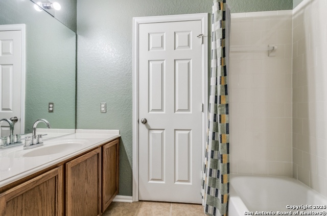 Listing photo id 17 for 2559 Grayson 2559