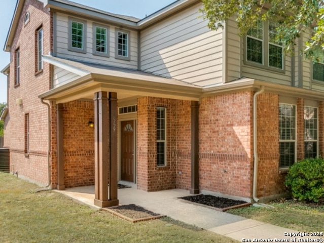 Listing photo id 0 for 2559 Grayson 2559