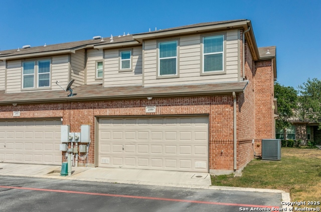 Listing photo id 18 for 2559 Grayson 2559