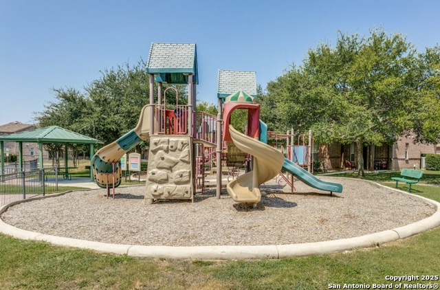 Listing photo id 19 for 2559 Grayson 2559