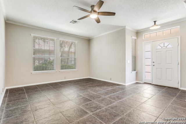 Listing photo id 1 for 2559 Grayson 2559