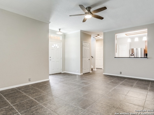 Listing photo id 2 for 2559 Grayson 2559