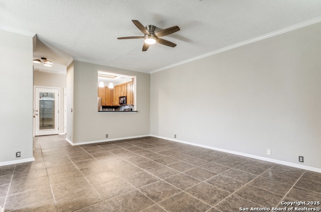 Listing photo id 3 for 2559 Grayson 2559