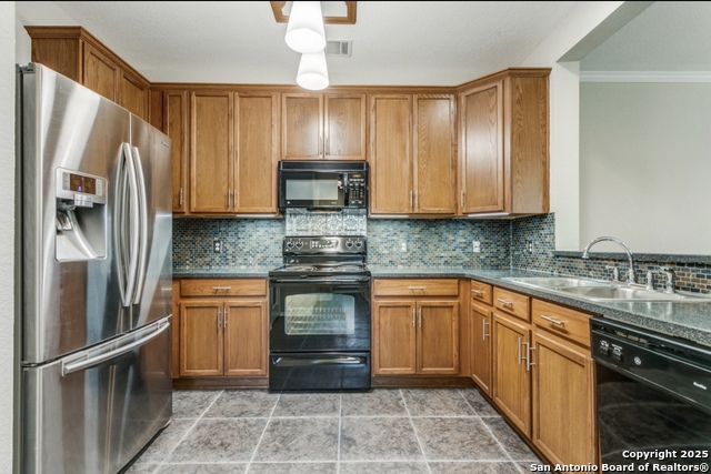 Listing photo id 6 for 2559 Grayson 2559