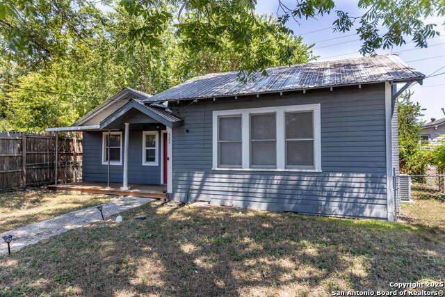 Listing photo id 0 for 525 Mckinley