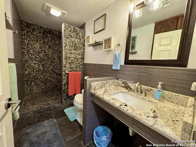 Listing photo id 8 for 2102 Parhaven
