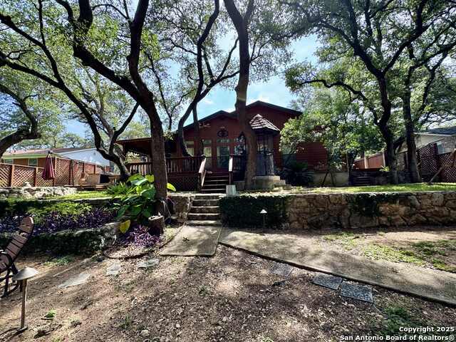 Listing photo id 12 for 2102 Parhaven